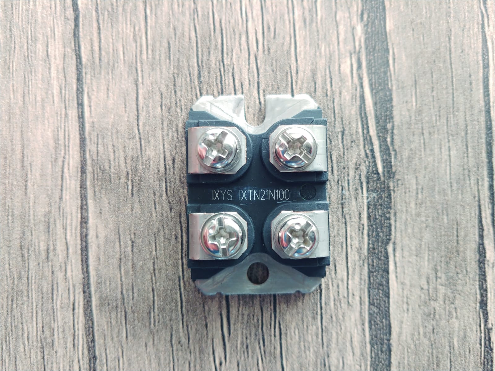 IXTN21N100