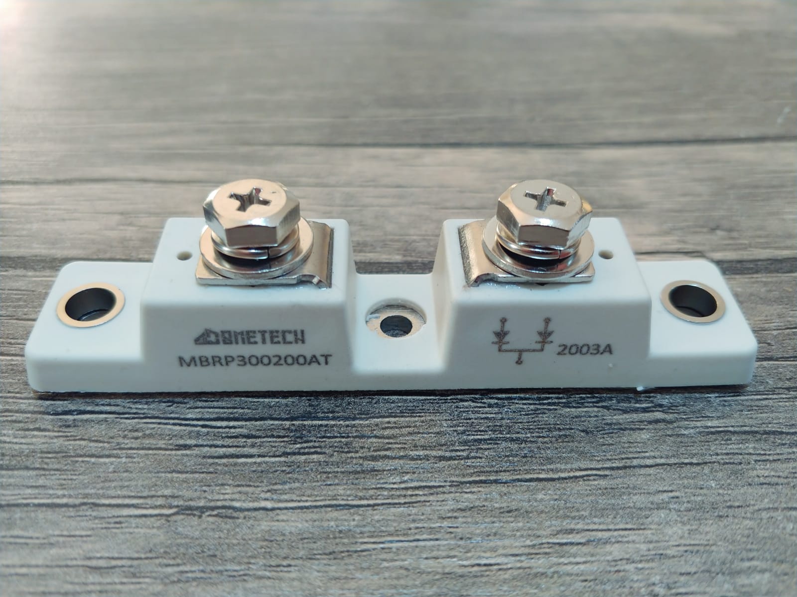 MBRP300200AT