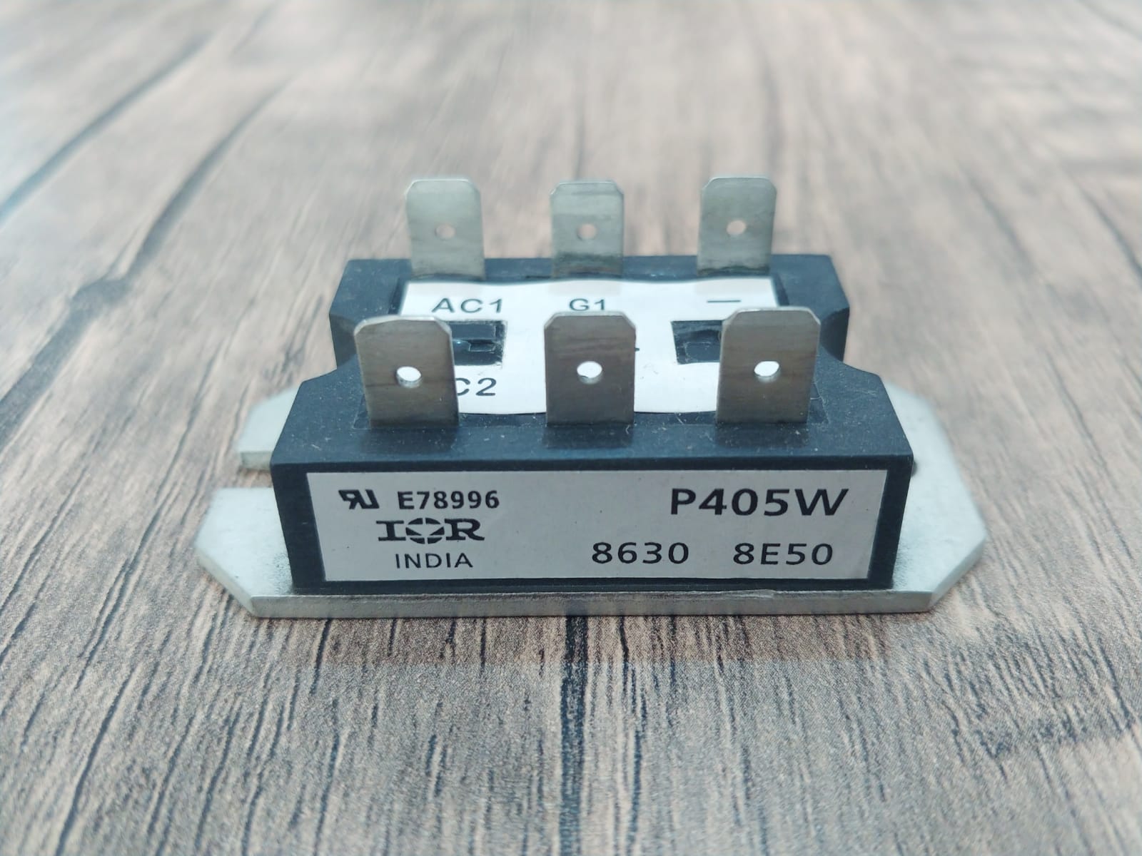 P405W