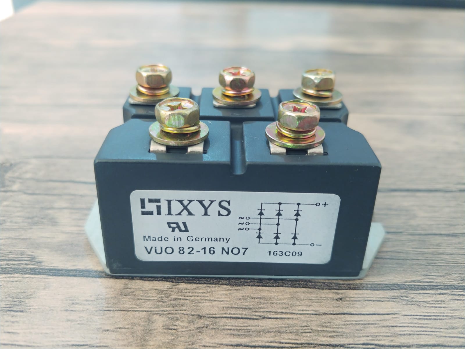 VUO82-16NO7