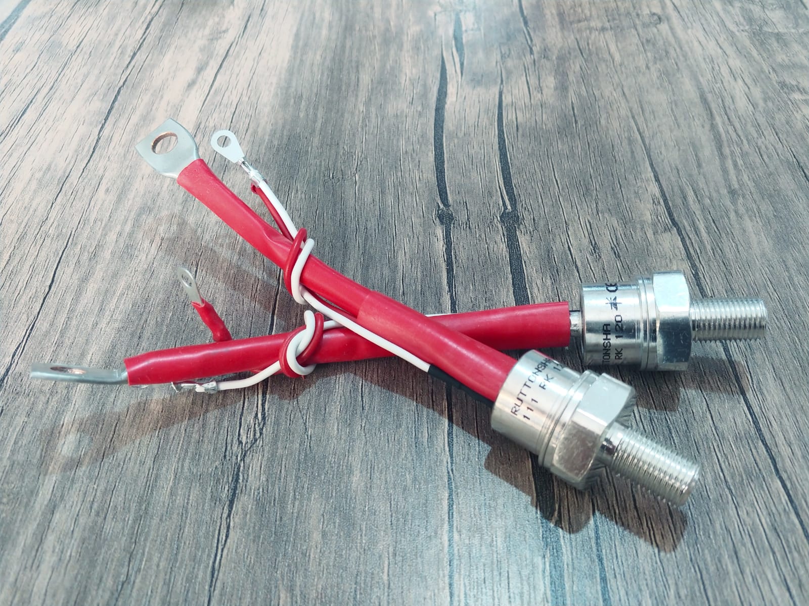 111RK120    111 AMPER 1200 VOLT KAMÇILI TRİSTÖR