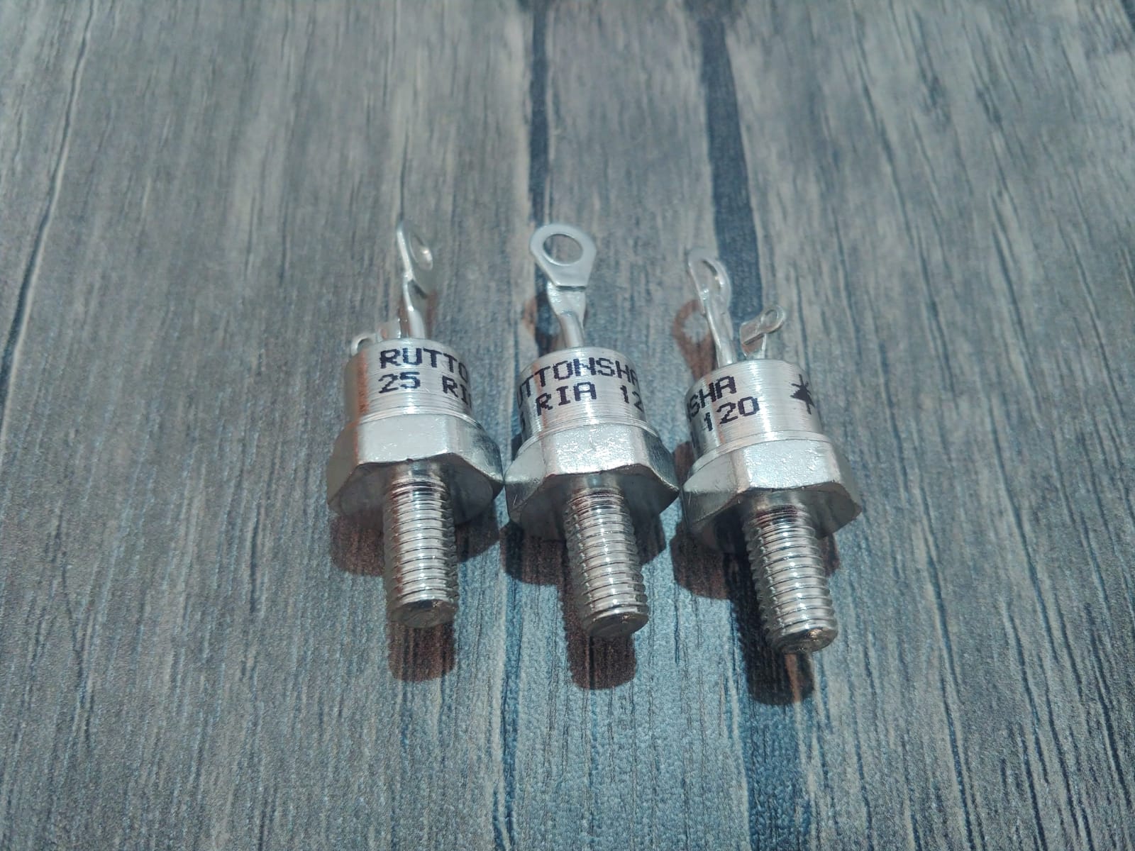 25RIA120   25 AMPER 1200 VOLT VİDALI TRİSTÖR