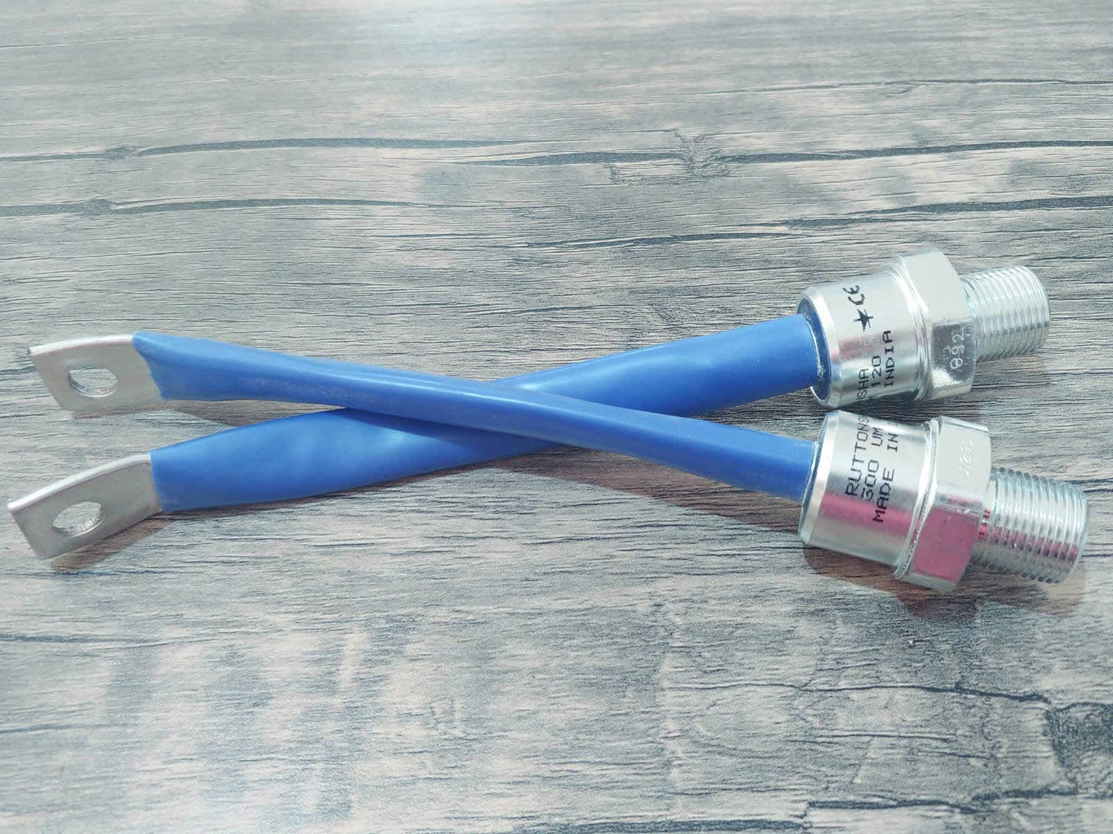 300UM120   300U120  300 AMPER   1200V KAMÇILI DİYOT KATOT