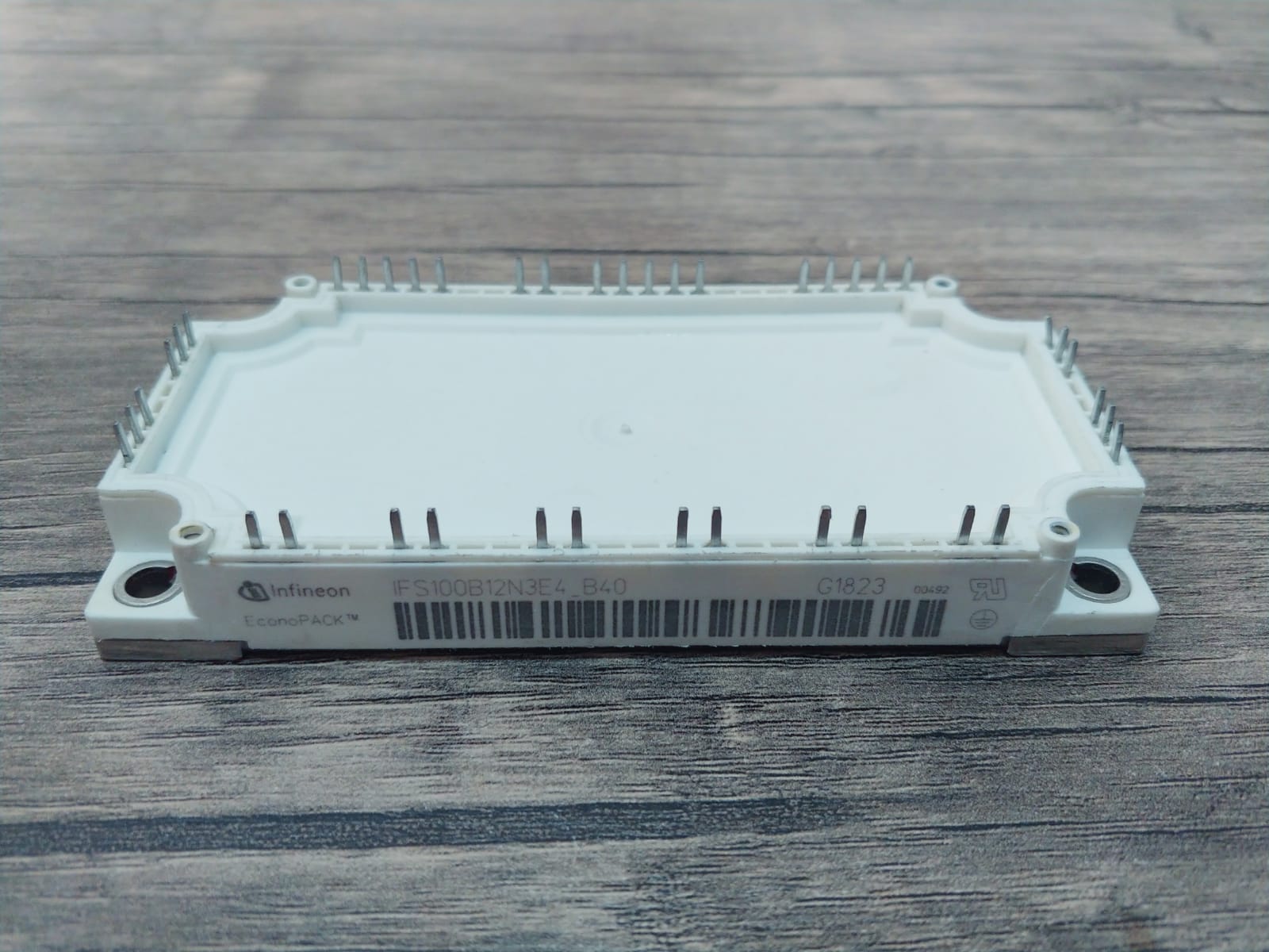 IFS100B12N3E4_B40                     IFS100B12N3E4-B40