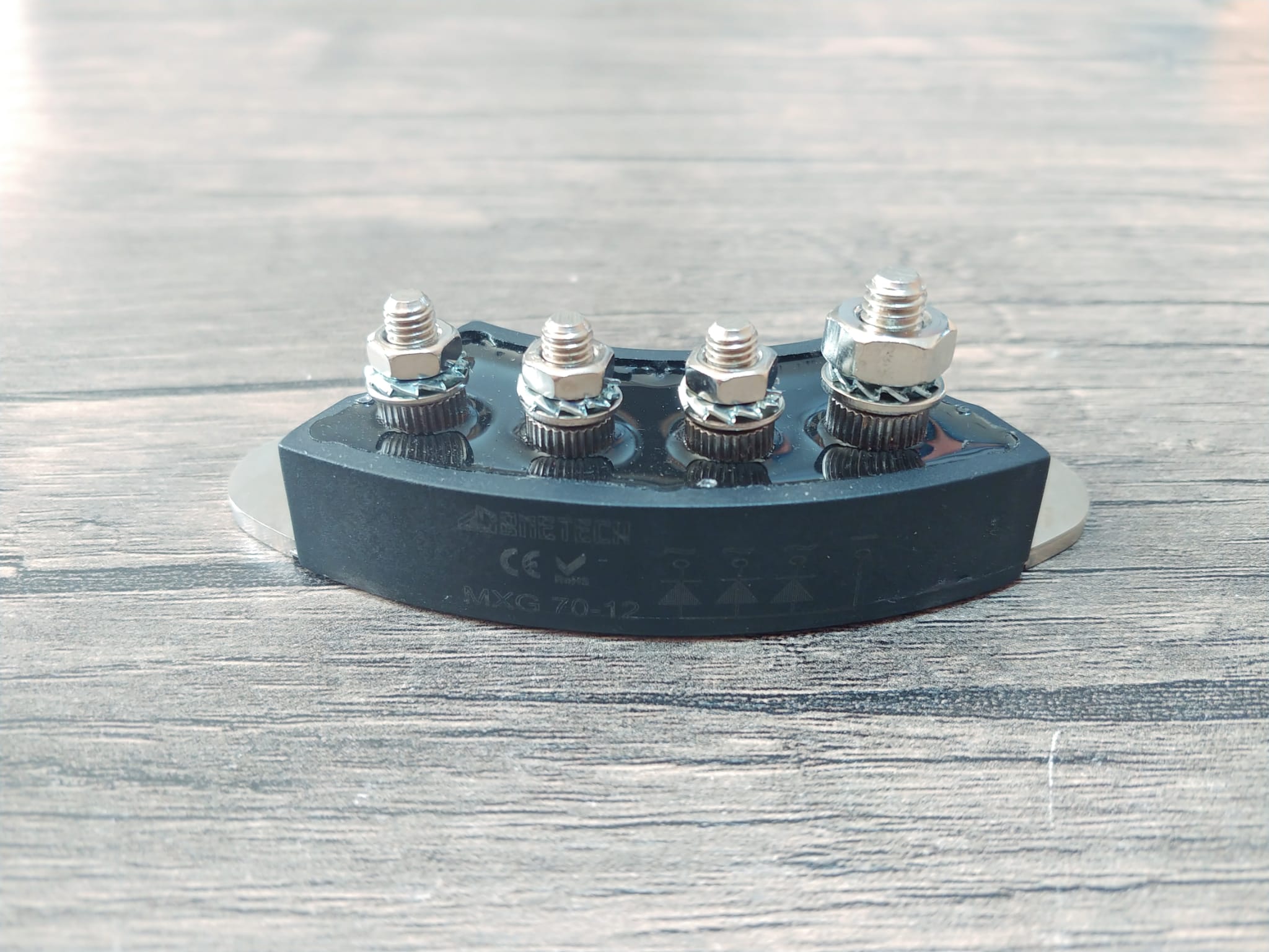 MXG70-12    M26   KASA   70 AMPER 1200 VOLT JENERATÖR DİYOT