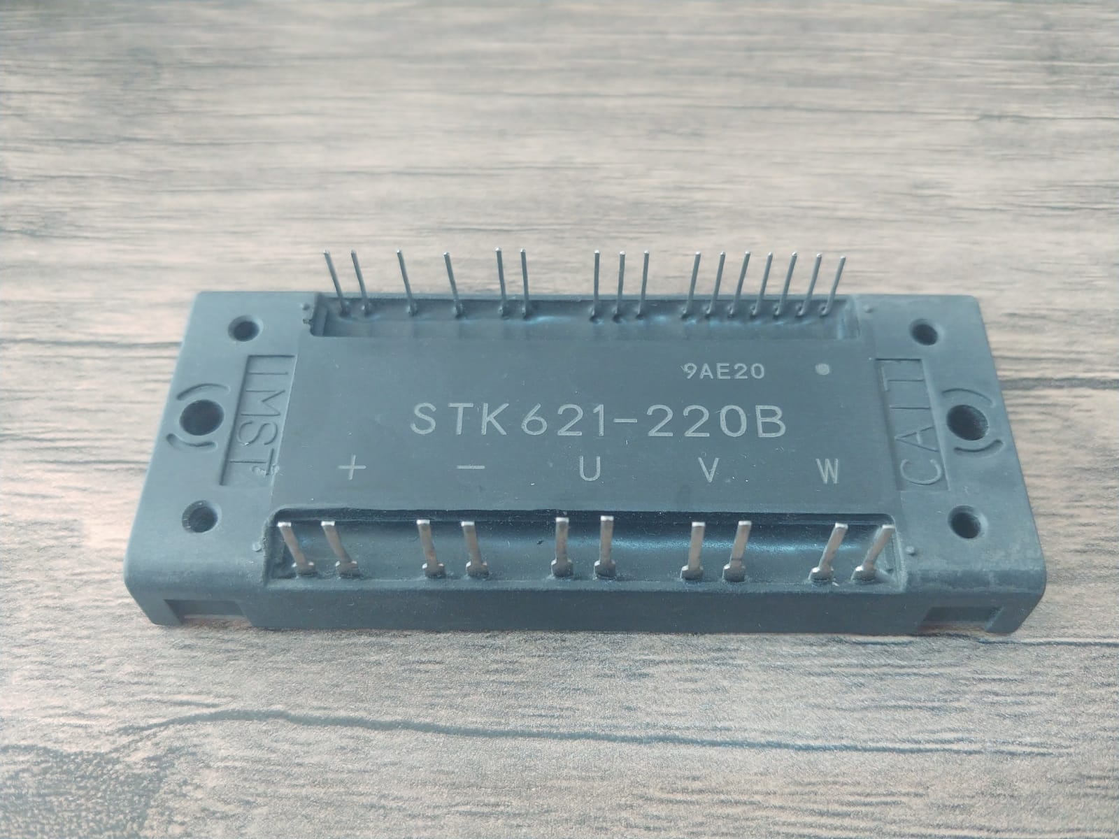 STK621-220B