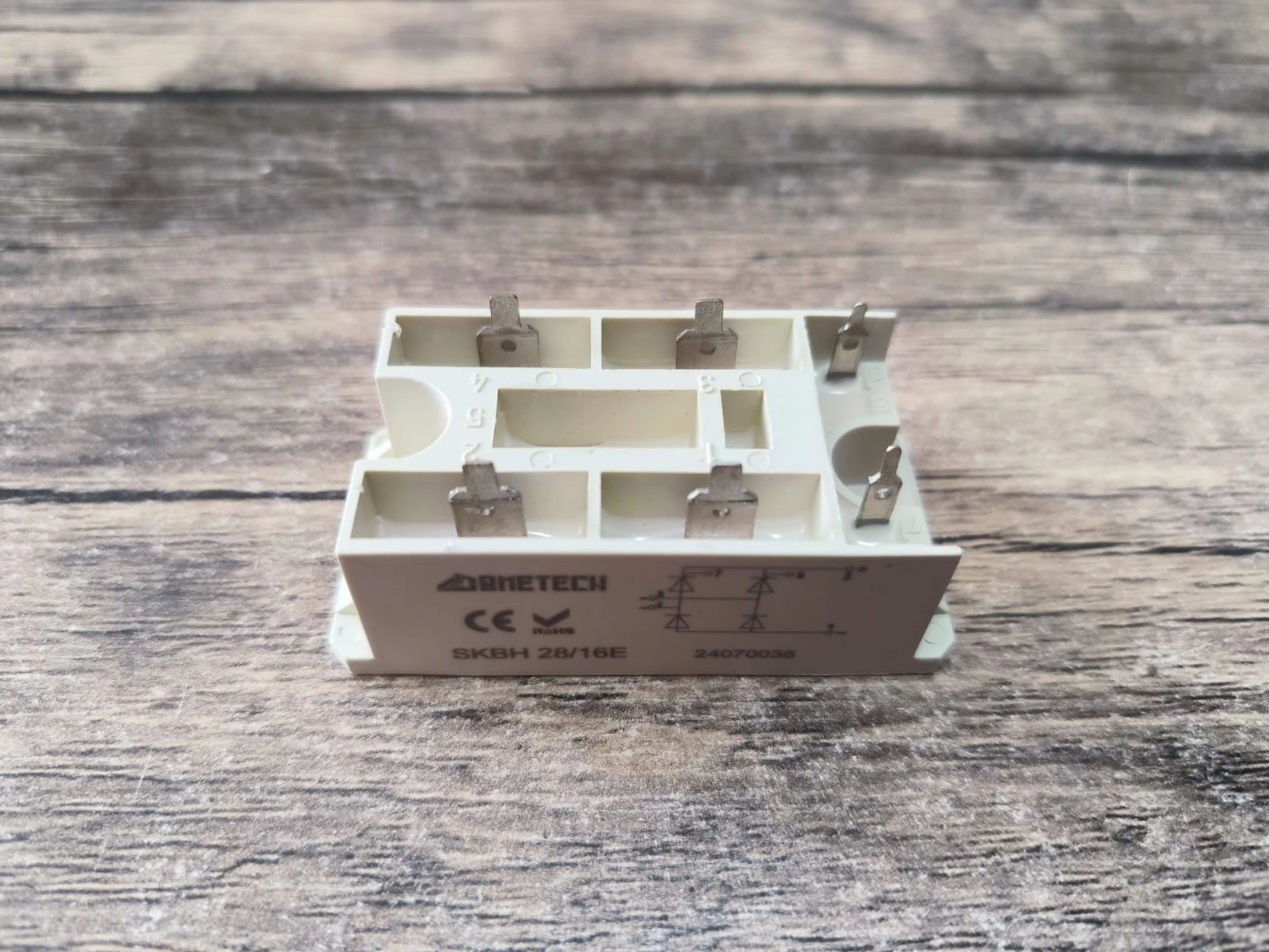 SKBH28-16E